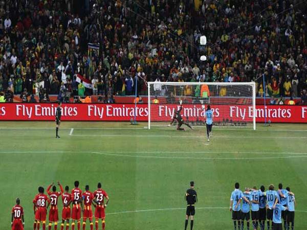 Luật đá luân lưu bóng đá 11m được FIFA quy định ra sao?