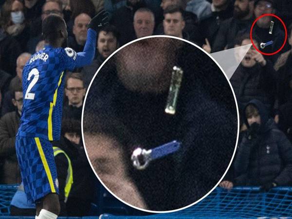 Tin Chelsea 24/1: Antonio Rudiger bị CĐV Tottenham tấn công