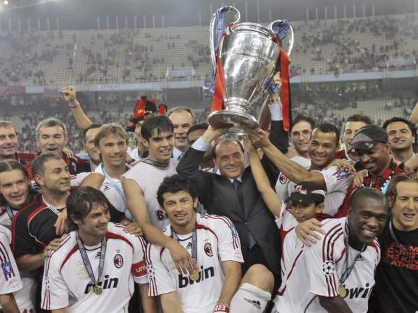 AC Milan vô địch Cúp C1 là trong mùa giải năm 2003,