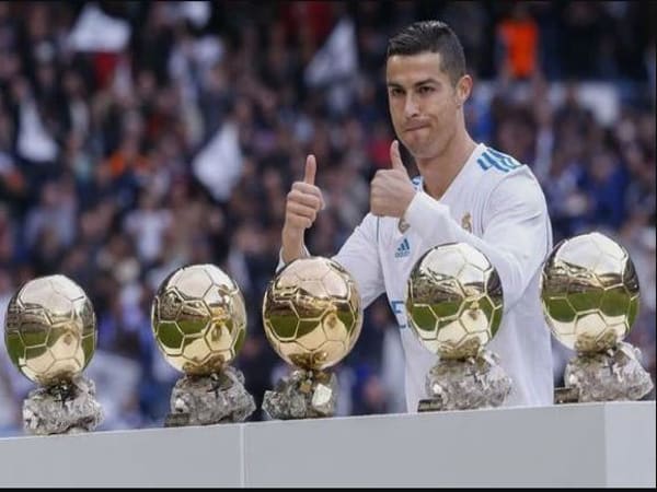 Ronaldo có bao nhiều danh hiệu, bao nhiêu lần đạt quả bóng vàng