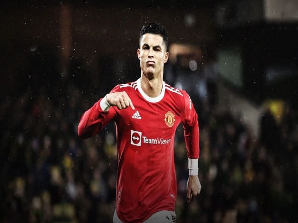 Ronaldo quay lại Old Trafford năm 2022