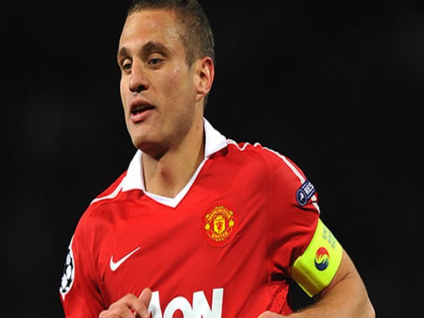 Nemanja Vidić chiến binh người Serbia