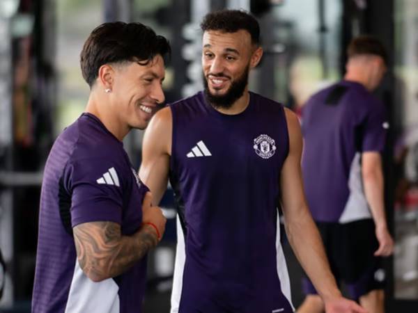 Tin MU 25/8: Manchester United khủng hoảng hàng thủ