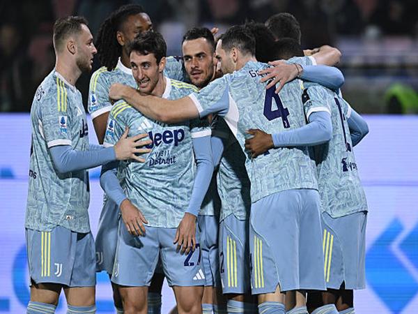 Tin Juventus 4/11: Spalletti chiến thắng ngay trận đầu