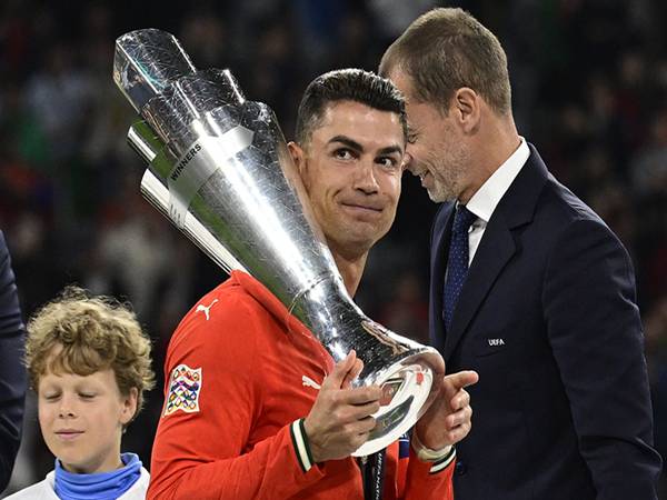Vì sao lương Ronaldo cao đến vậy?